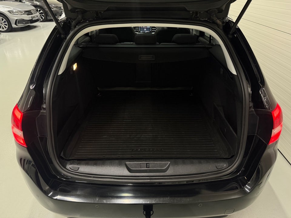 Peugeot 308 1,5 BlueHDi 130 Allure+ Sky SW 5d