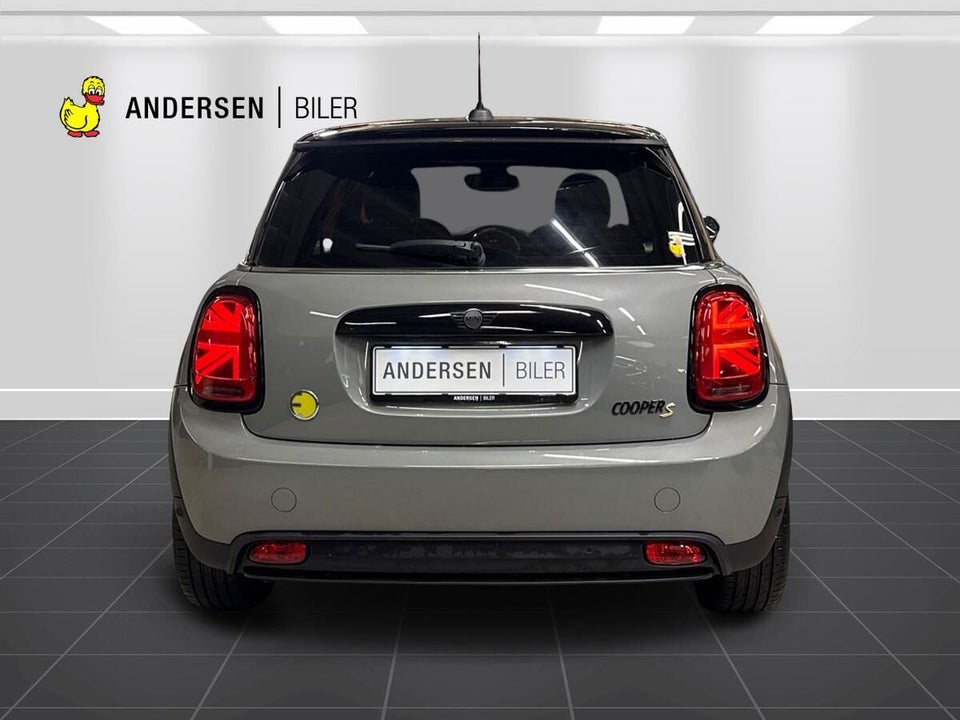 MINI Cooper SE Essential 3d