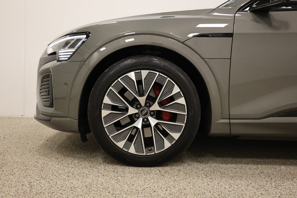 Audi Q8 e-tron 55 S-line quattro 5d