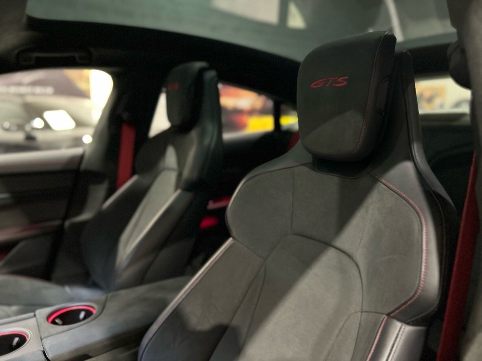 Porsche Taycan GTS Performance+  4d
