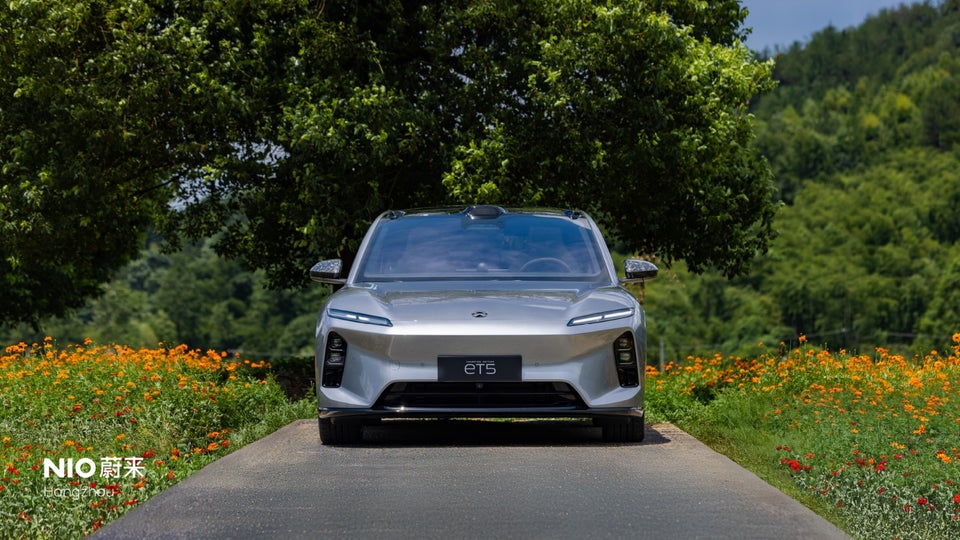 NIO ET5 75 Standard Range 4d