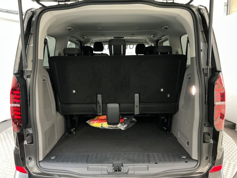 VW e-Caravelle 64 Life SWB