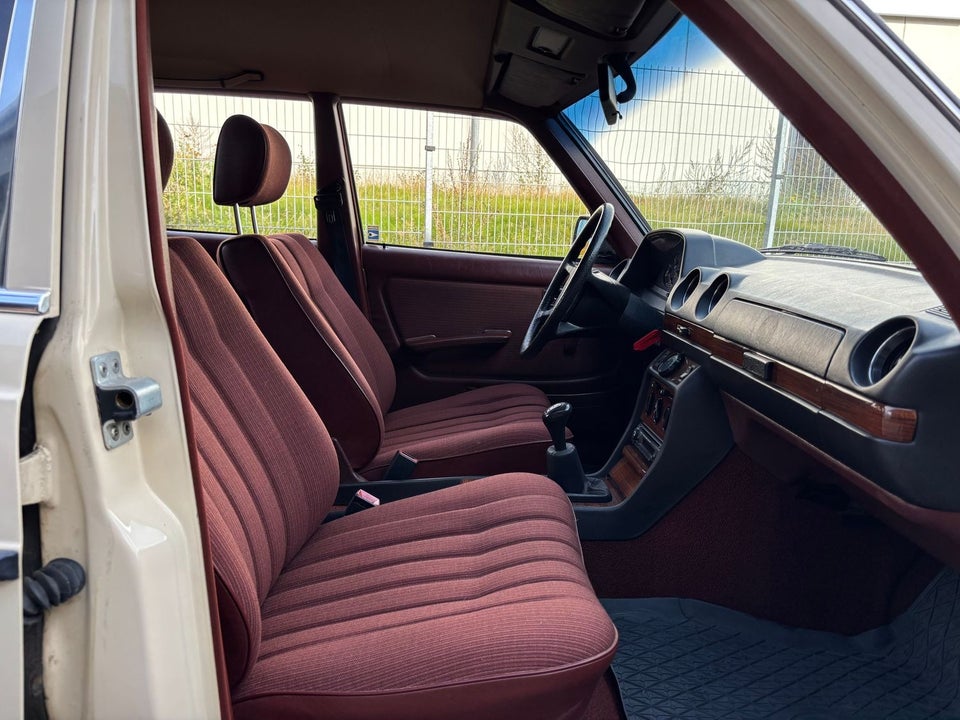 Mercedes 200 2,0  4d