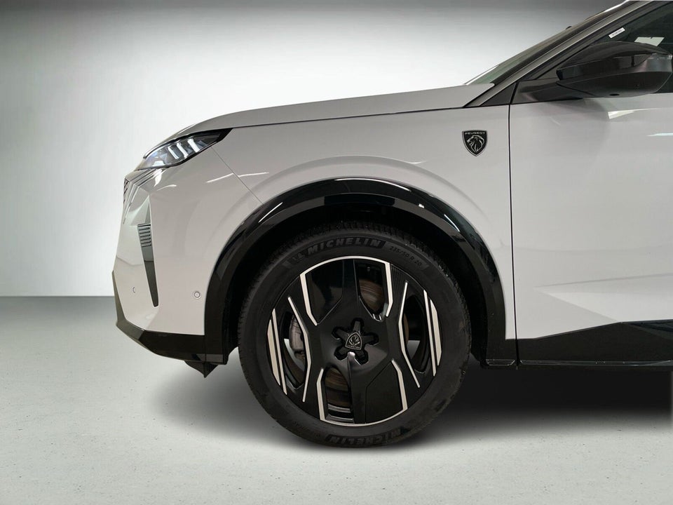 Peugeot e-3008 77 GT Pack 5d