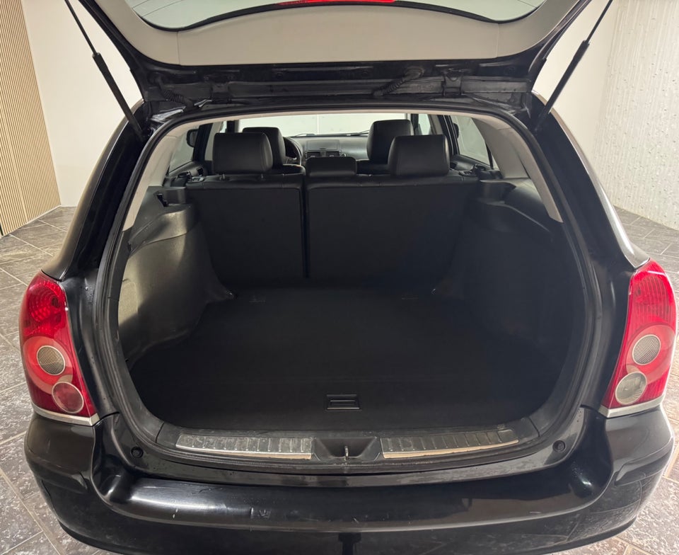 Toyota Avensis 2,0 D-4D Sol stc. 5d