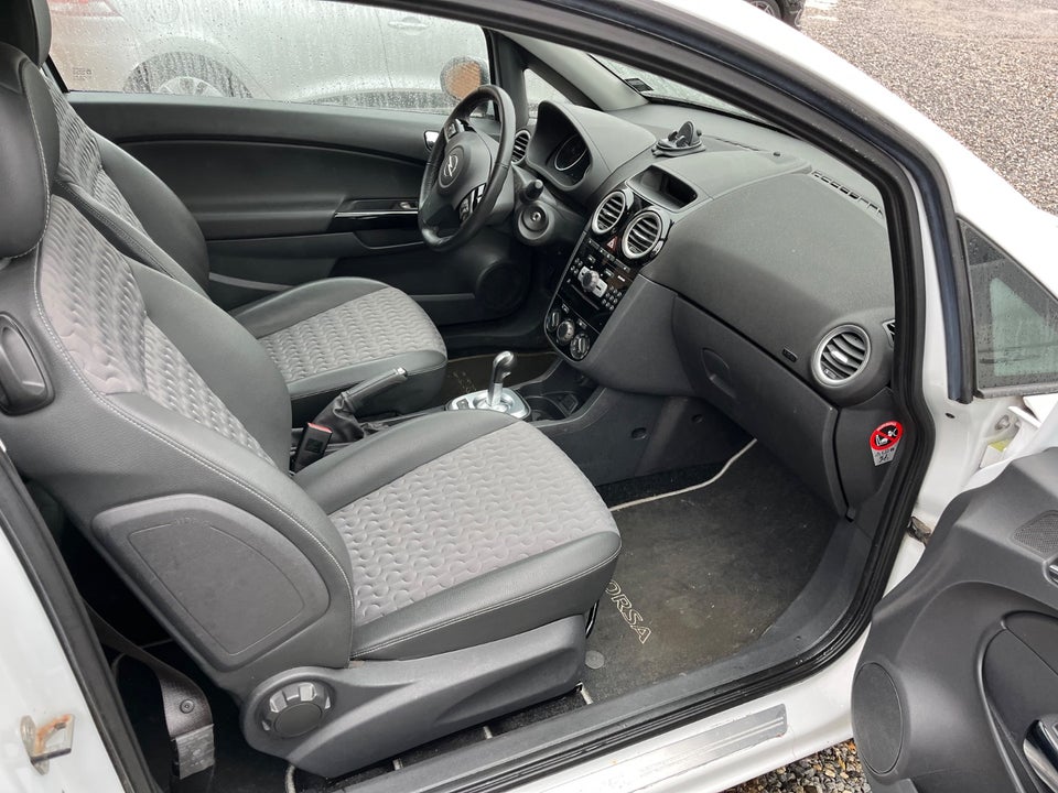 Opel Corsa 1,2 16V Cosmo aut. 3d