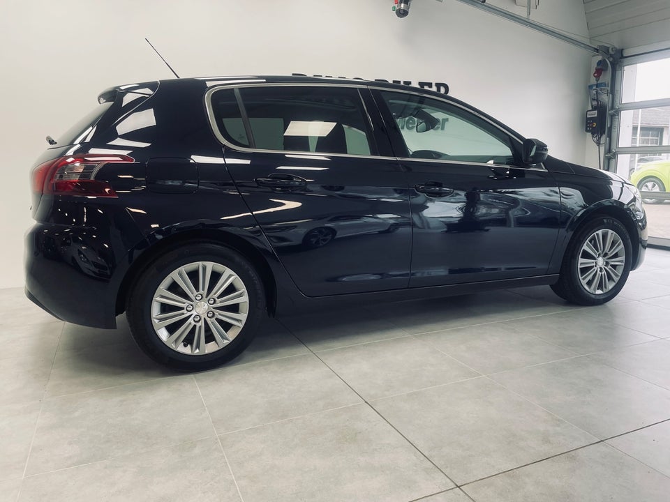 Peugeot 308 1,2 PureTech 130 Allure Sky 5d