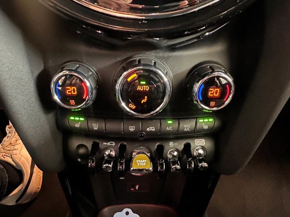 MINI Cooper SE Essential 3d