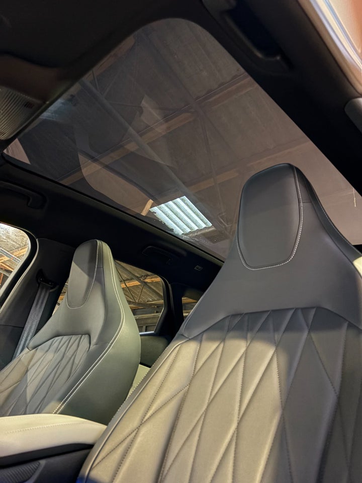 Ford Explorer 79 Premium Extended Range AWD 5d