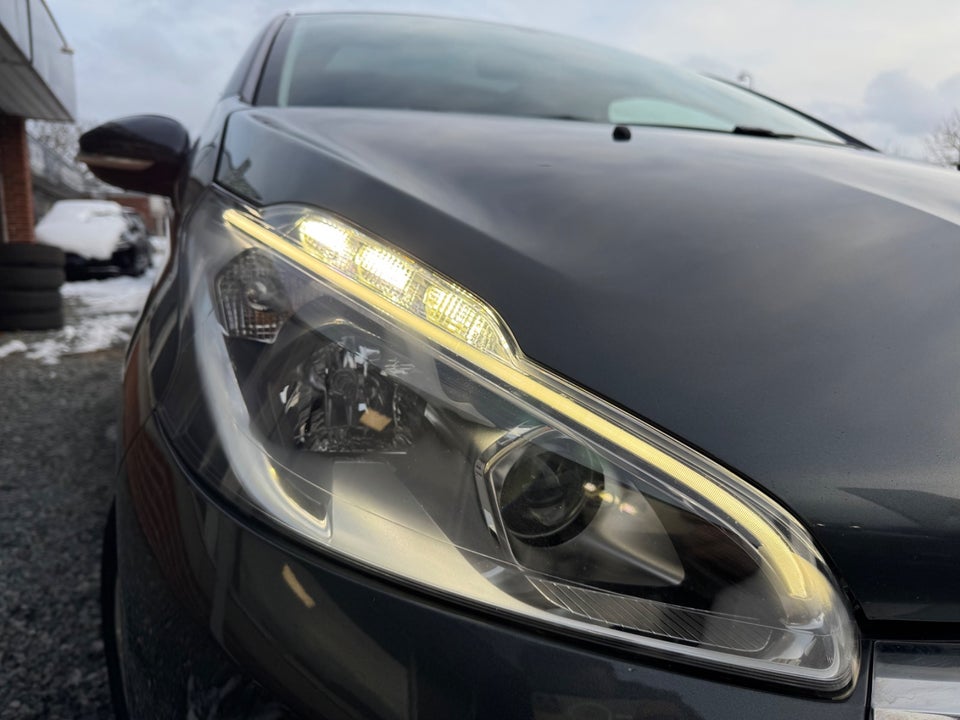 Peugeot 208 1,6 BlueHDi 100 Allure Sky 5d