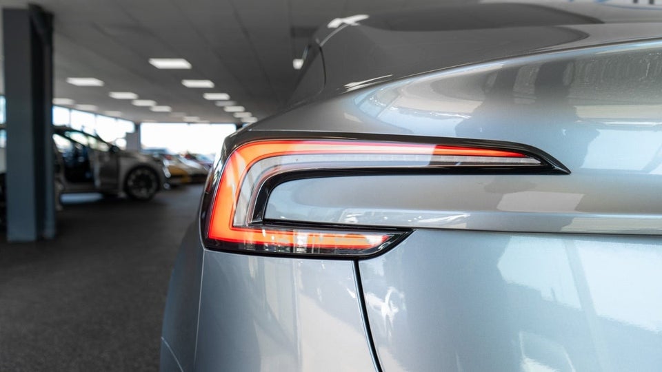 Tesla Model 3 RWD 4d