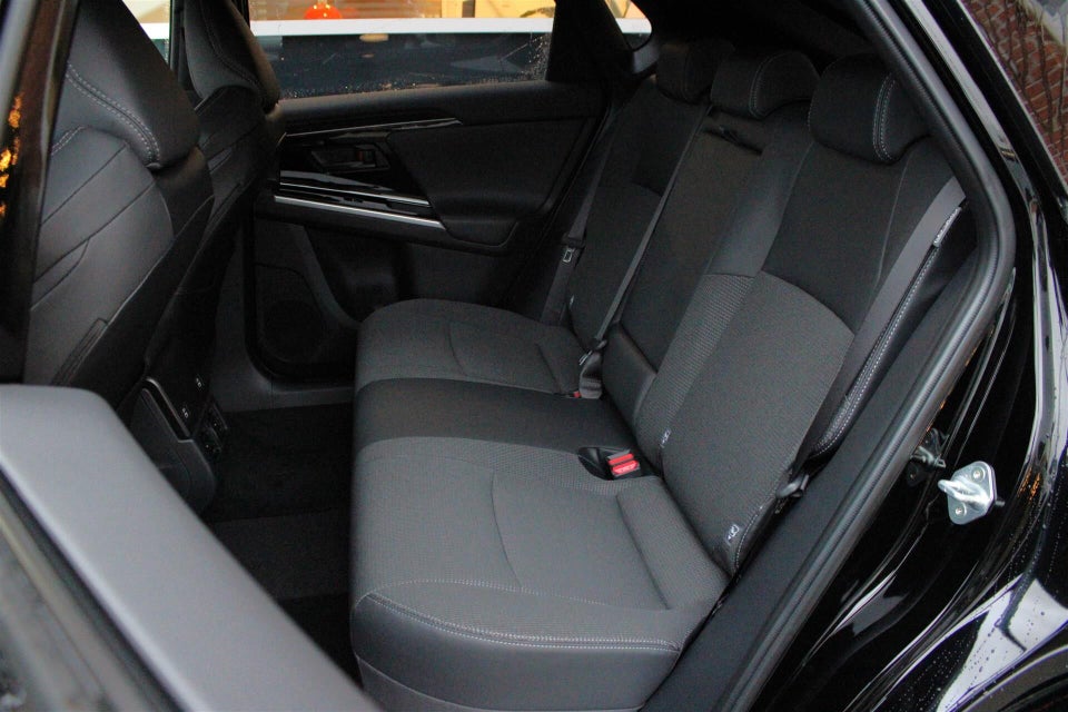 Toyota bZ4X Business+ 5d