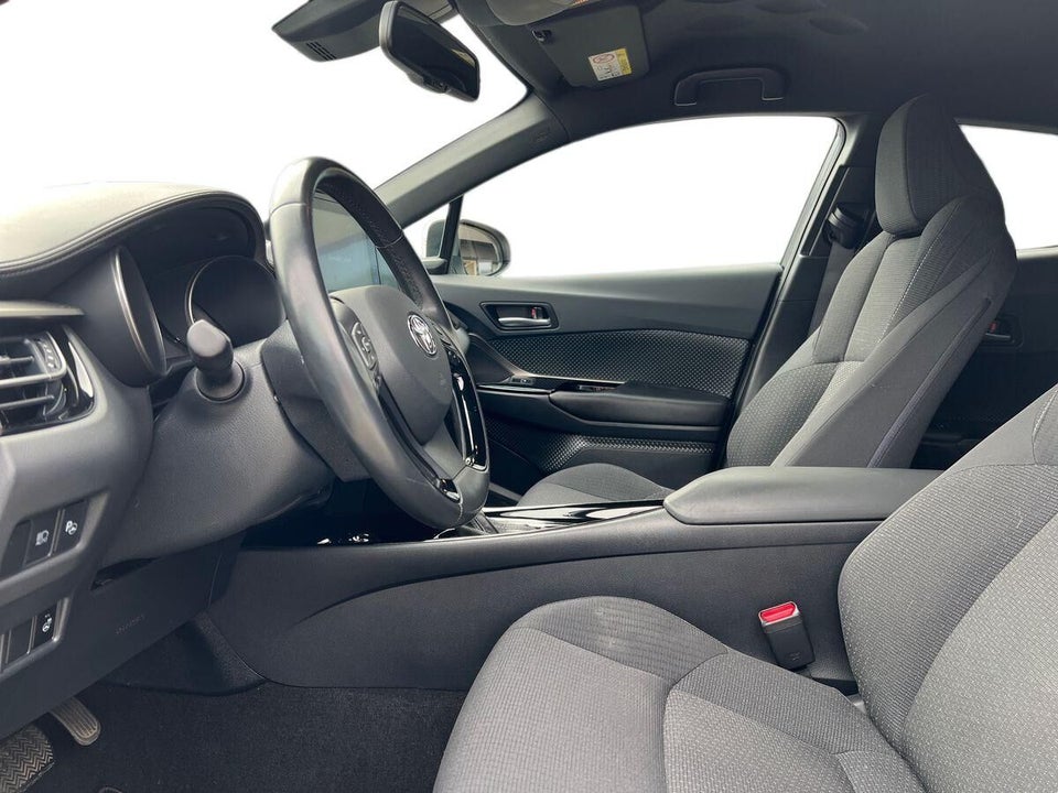 Toyota C-HR 1,8 Hybrid Premium Selected CVT 5d