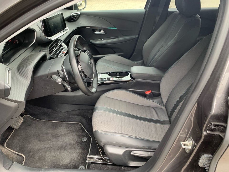 Peugeot 208 1,2 PureTech 100 Evolution EAT8 5d