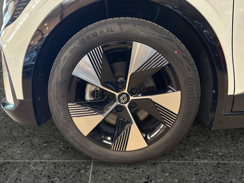 Renault Megane E-Tech 40 Equilibre 5d