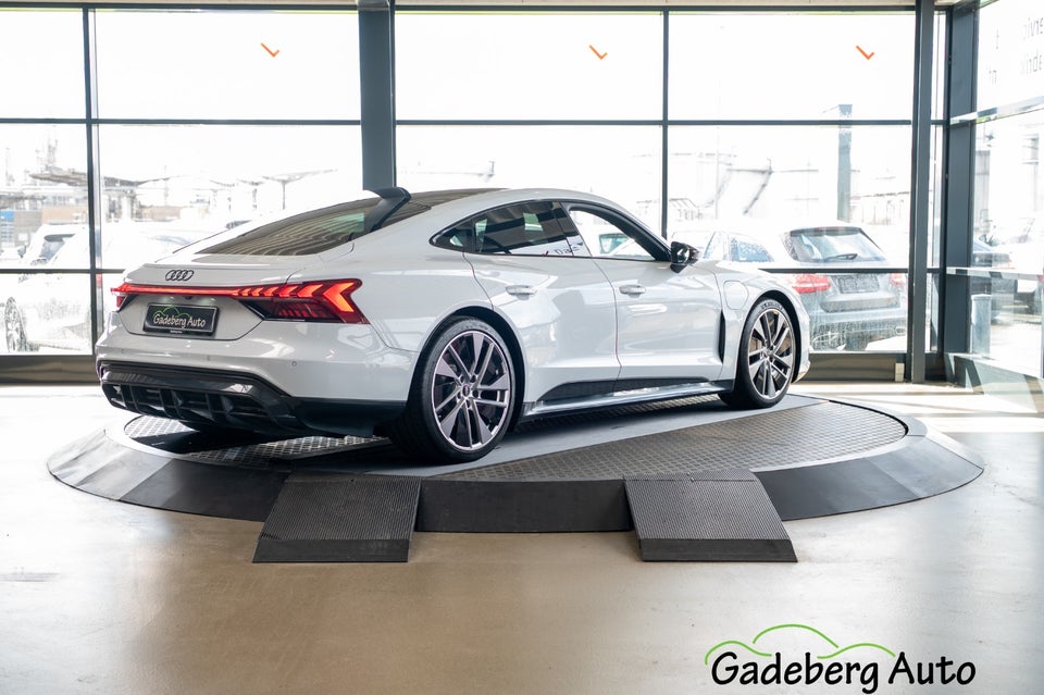 Audi e-tron GT quattro 4d