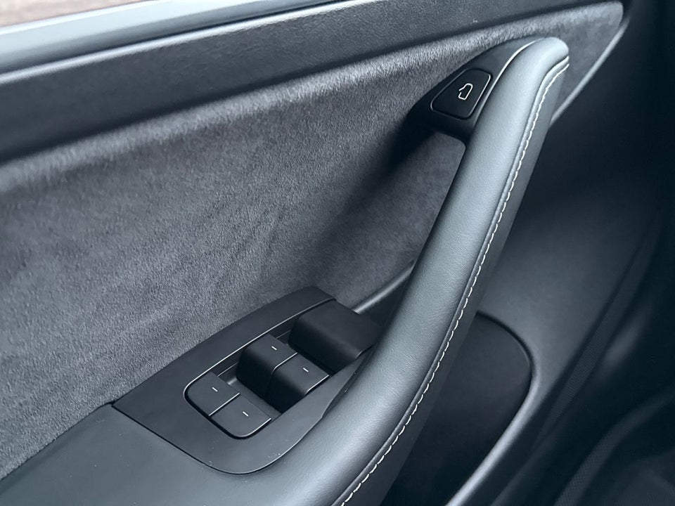 Tesla Model 3 Standard Range+ RWD 4d