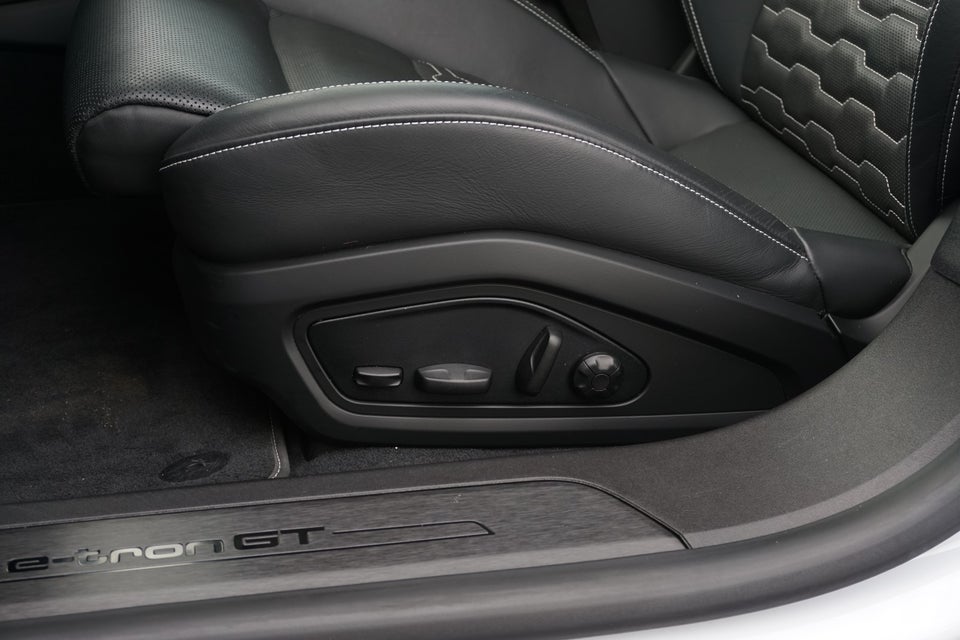 Audi e-tron GT quattro 4d