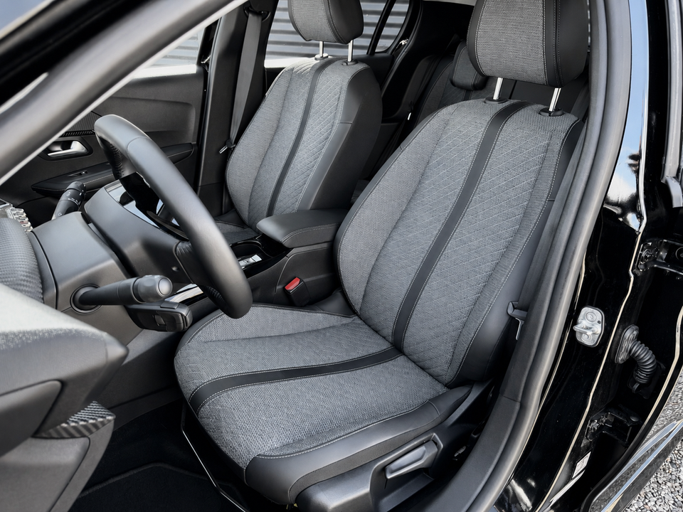 Peugeot 208 1,2 PureTech 100 Allure+ 5d