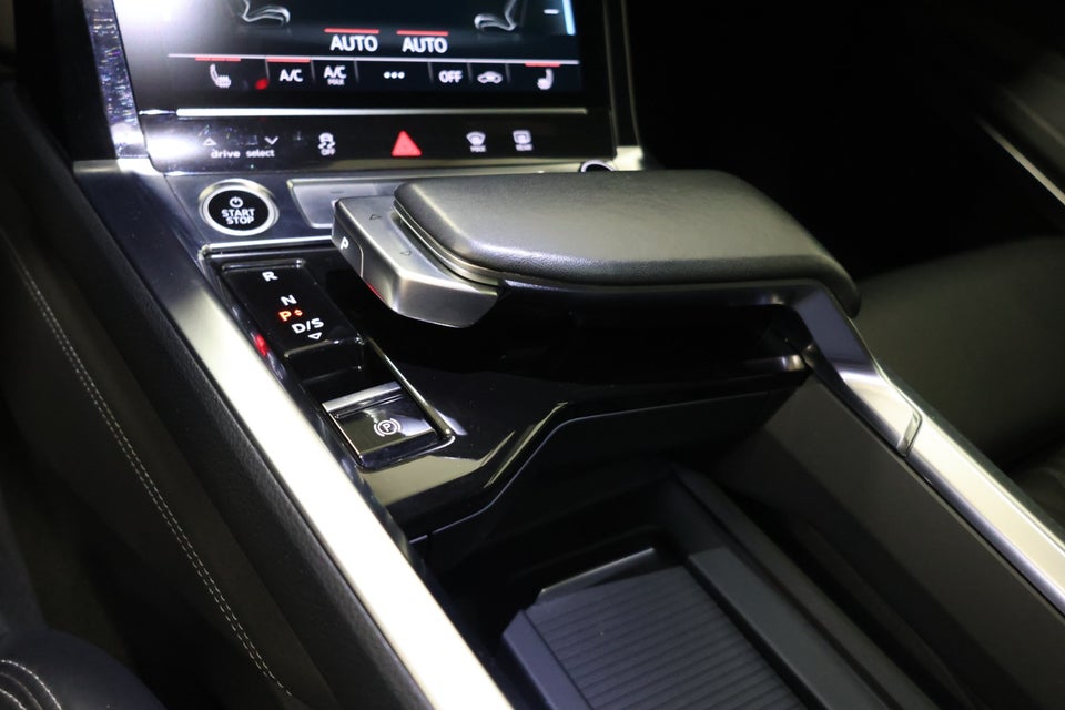 Audi Q8 e-tron 55 S-line quattro 5d