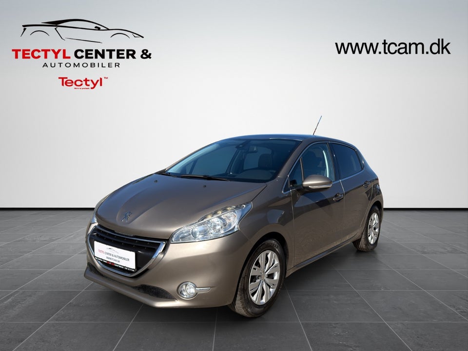 Peugeot 208 1,2 VTi Allure Sky 5d