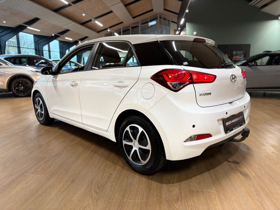 Hyundai i20 1,25 Passion 5d