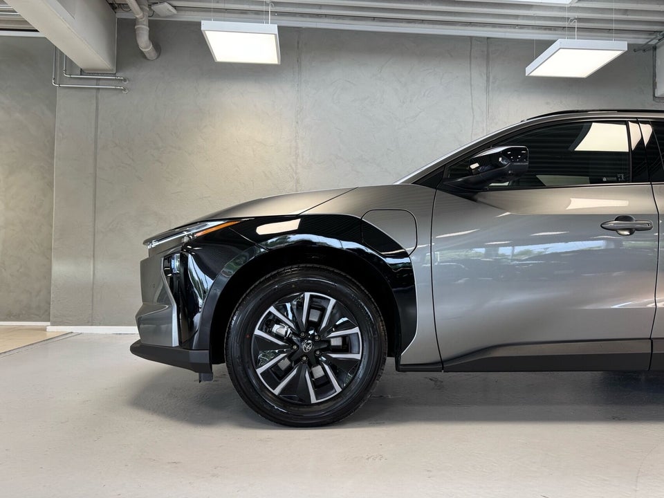 Toyota bZ4X 73 Active Tech 5d