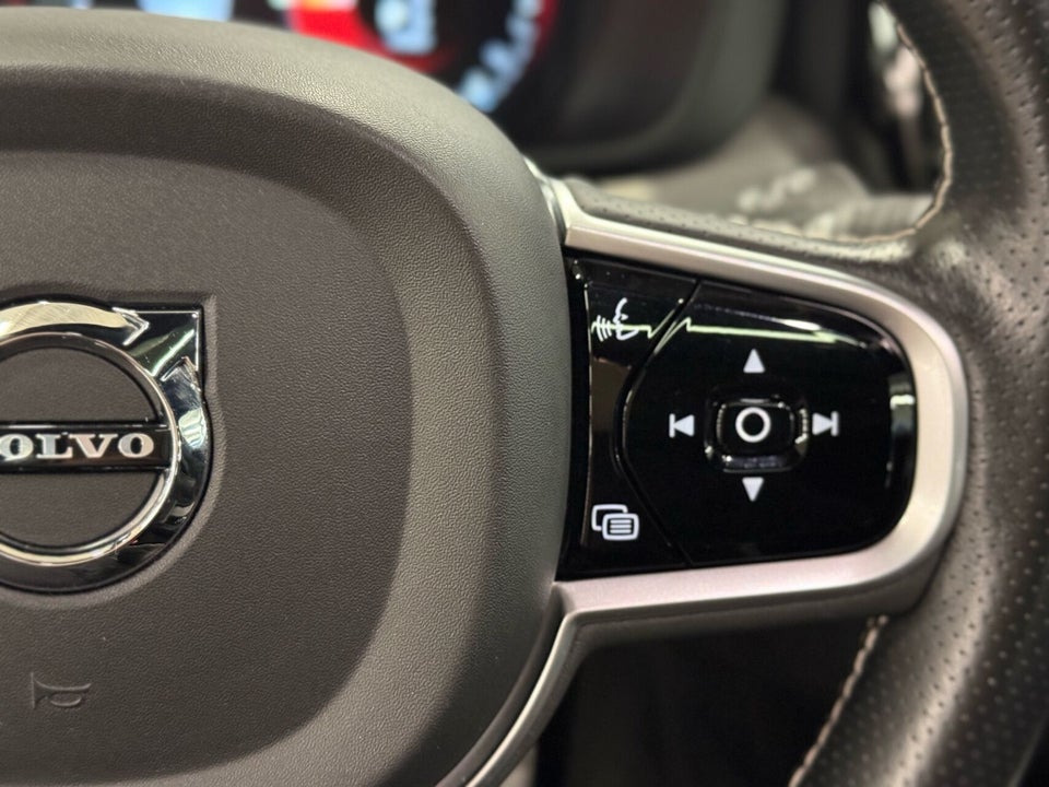Volvo XC60 2,0 T8 390 R-Design aut. AWD 5d