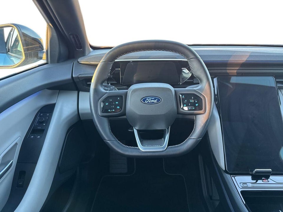 Ford Explorer 77 Premium Extended Range 5d