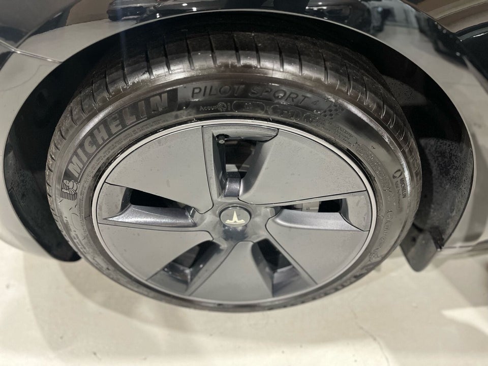 Tesla Model 3 Long Range AWD 4d