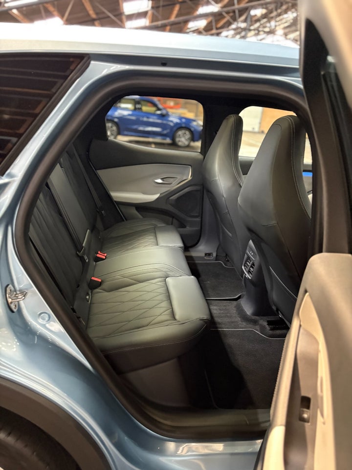 Ford Explorer 77 Premium Extended Range 5d