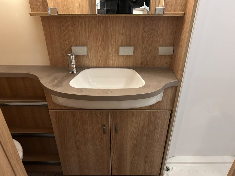 Knaus Sky 2,3 Ti 700 MEB aut. 2d