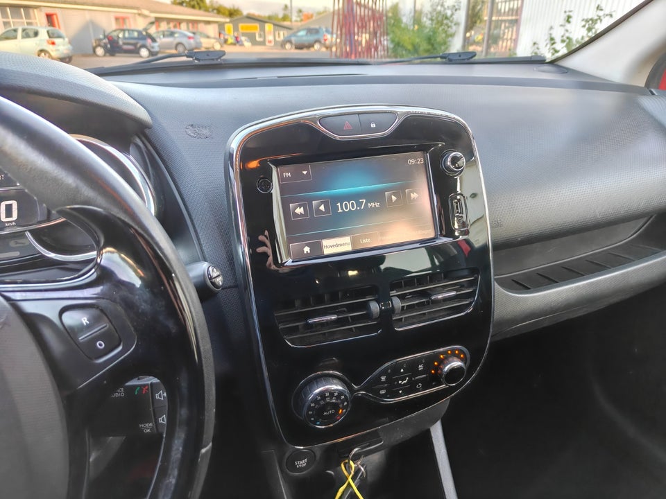 Renault Clio IV 0,9 TCe 90 Expression Sport Tourer 5d