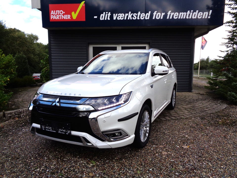 Mitsubishi Outlander 2,4 PHEV Instyle CVT 4WD 5d