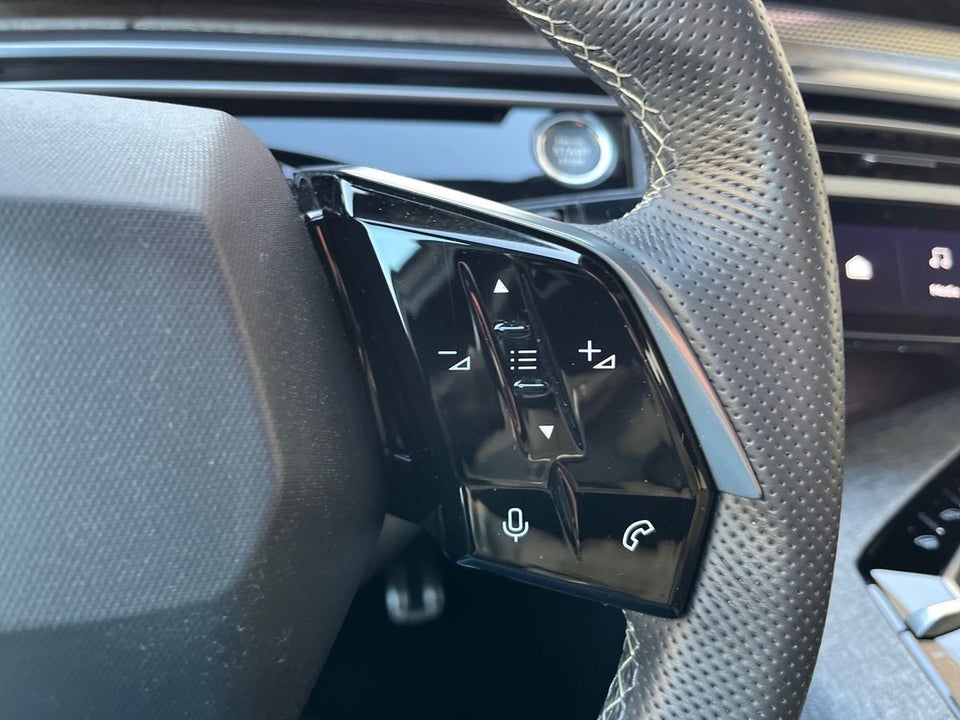 Peugeot e-3008 77 GT 5d