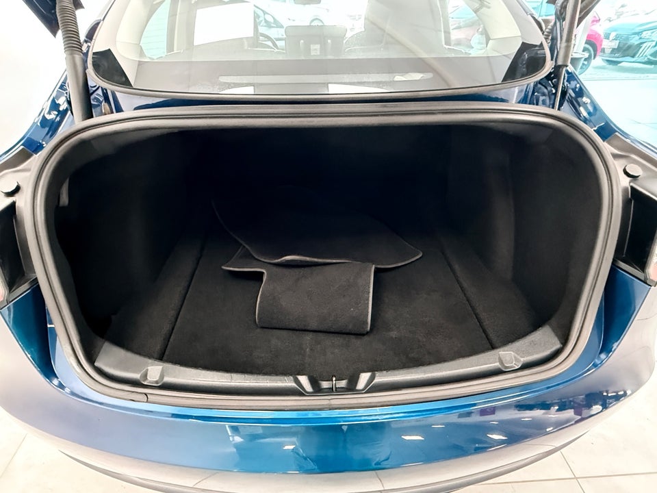Tesla Model 3 Long Range AWD 4d