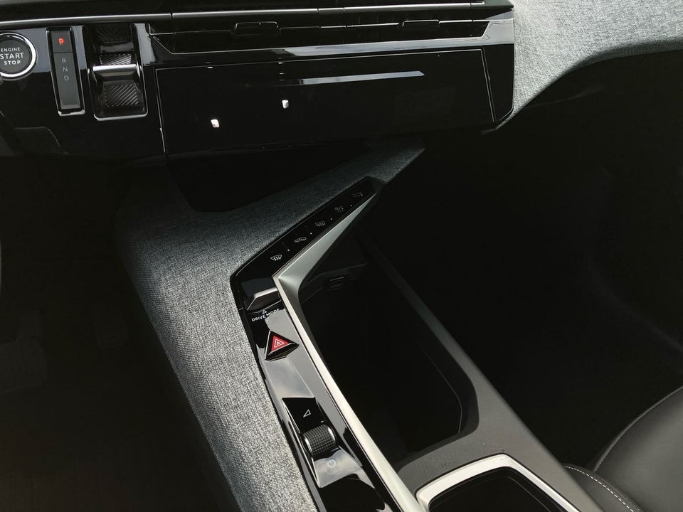 Peugeot e-5008 77 Allure 7prs 5d