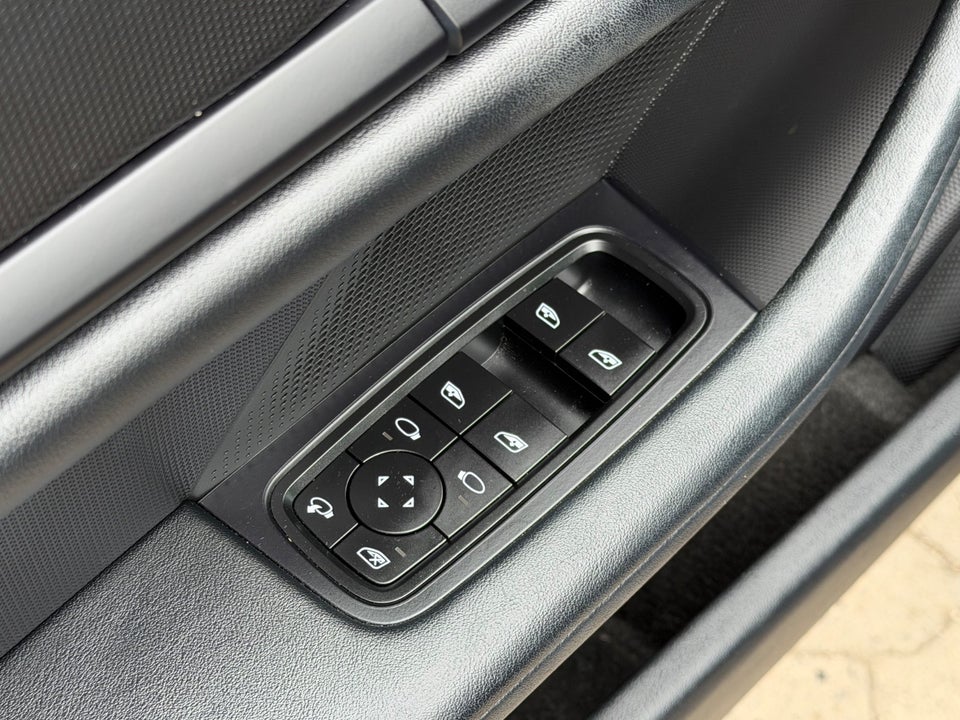 Porsche Taycan 4d
