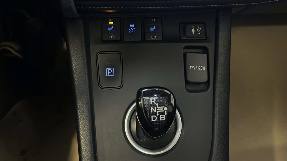 Toyota Auris 1,8 Hybrid H2 Style Skyview CVT 5d