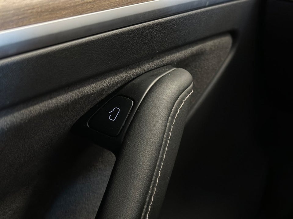 Tesla Model 3 Standard Range+ RWD 4d