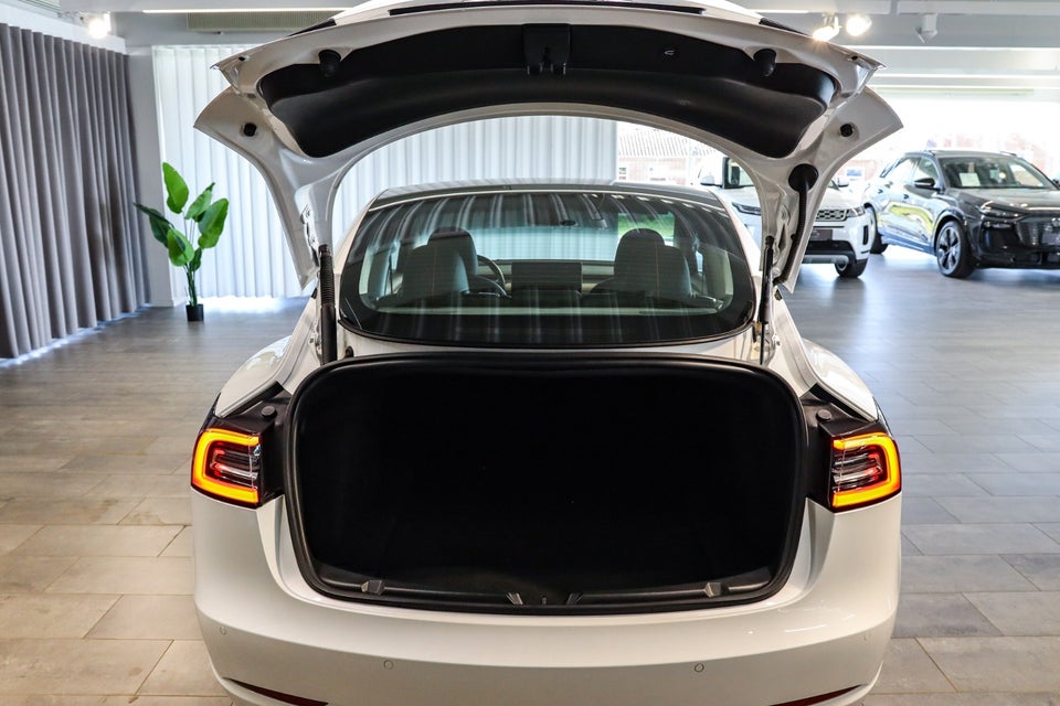 Tesla Model 3 Long Range AWD 4d