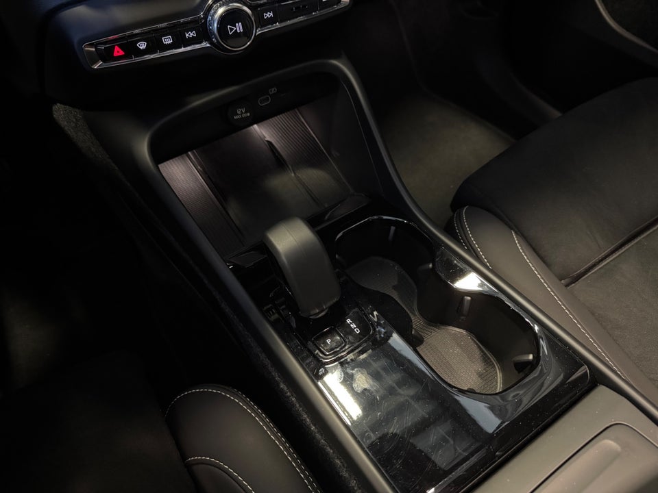 Volvo EX40 Extended Range Black Edition Excess 5d