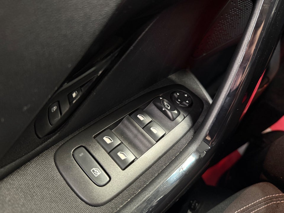 Peugeot 208 1,6 BlueHDi 100 Allure Sky 5d