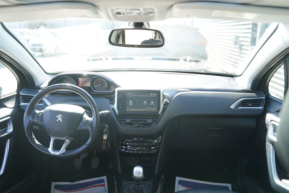 Peugeot 2008 1,2 PureTech 130 Allure Sky 5d