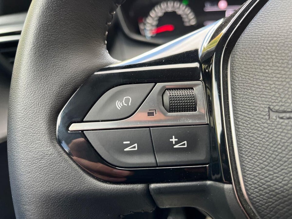 Peugeot 208 1,2 PureTech 100 Allure 5d