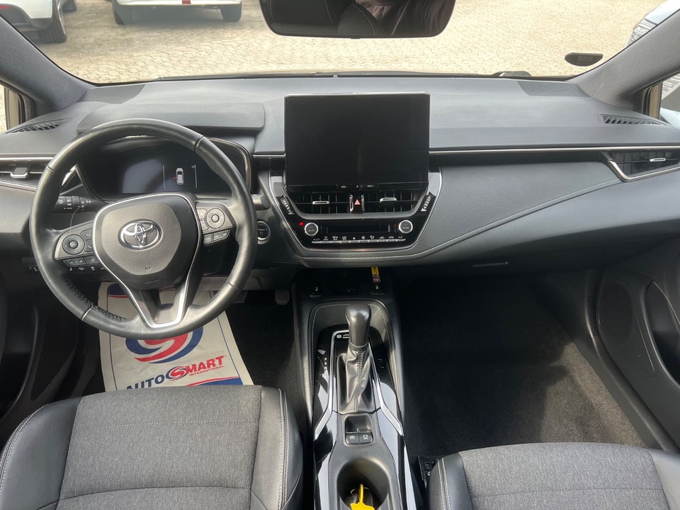 Toyota Corolla 1,8 Hybrid Style Touring Sports e-CVT 5d
