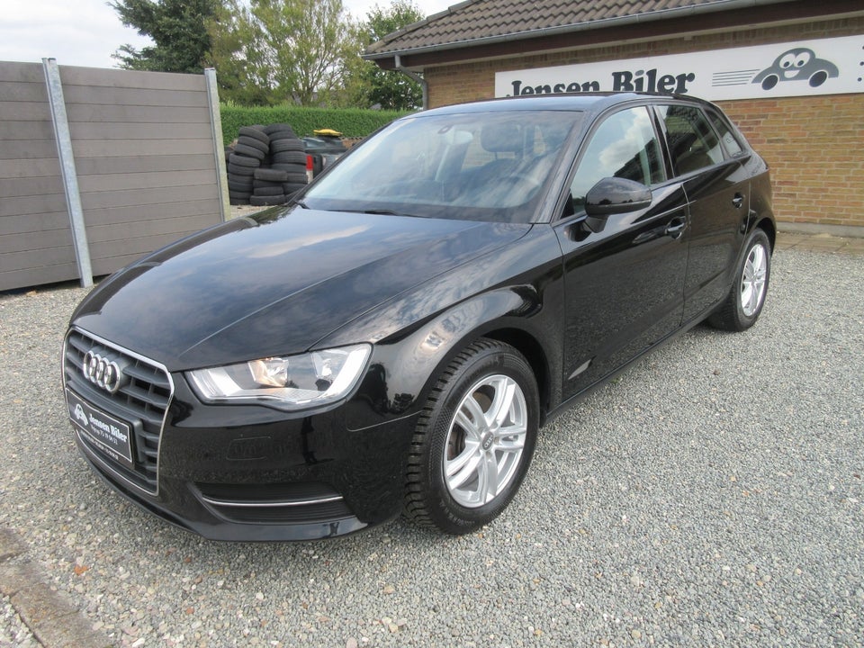 Audi A3 1,6 TDi Attraction Sportback S-tr. 5d