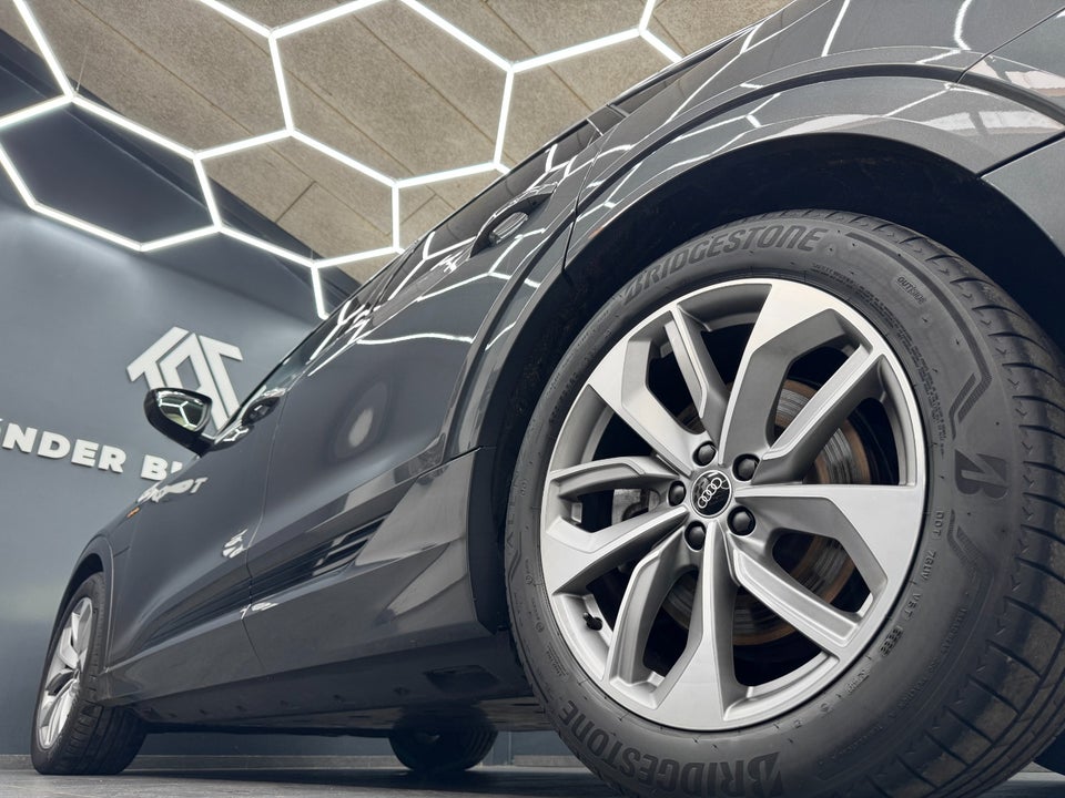 Audi e-tron 55 S-line Sportback quattro 5d