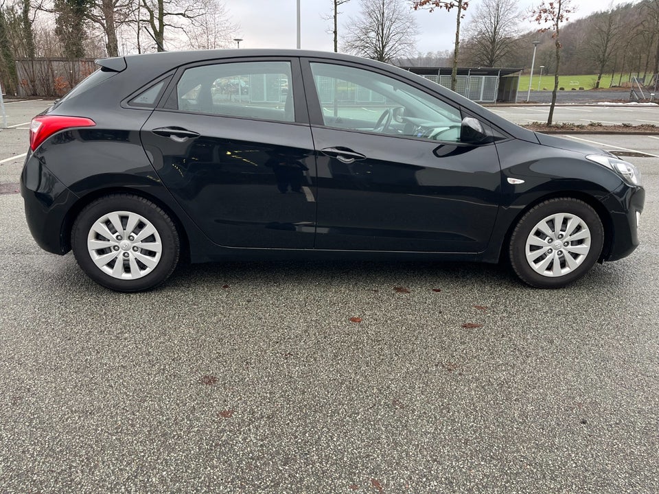 Hyundai i30 1,6 GDi Style Eco 5d