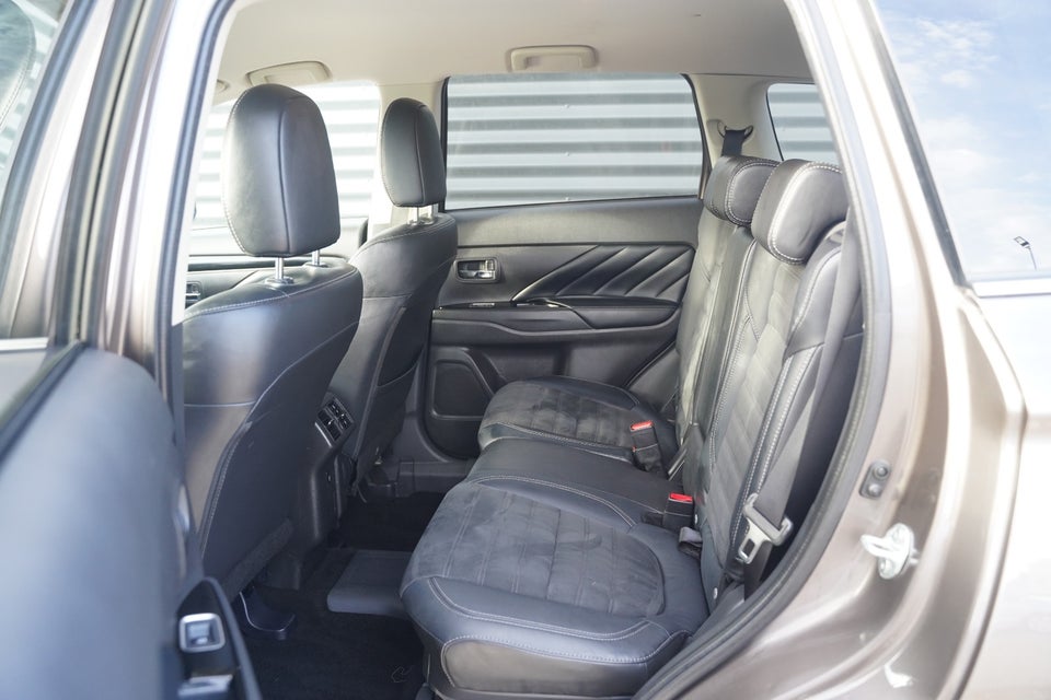 Mitsubishi Outlander 2,4 PHEV Invite CVT 4WD 5d